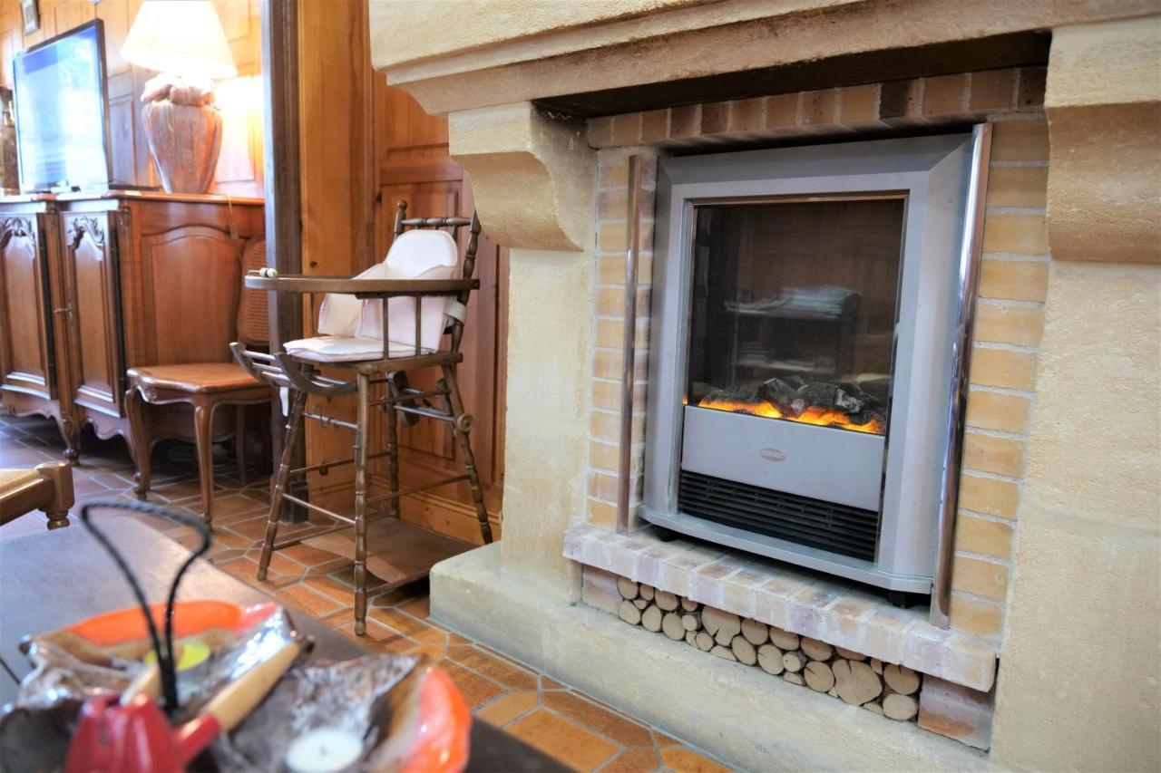 Maison Avec Patio Dans Le Centre Historique Villa Terrasson Ngoại thất bức ảnh